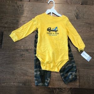 NWT Carter’s long sleeve onesie & pants size 12M